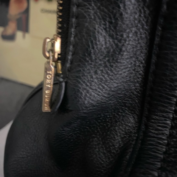 Beautiful Tory Burch 3 piece combo 🔥🖤🖤👜🩴🛍️ - Picture 3 of 14